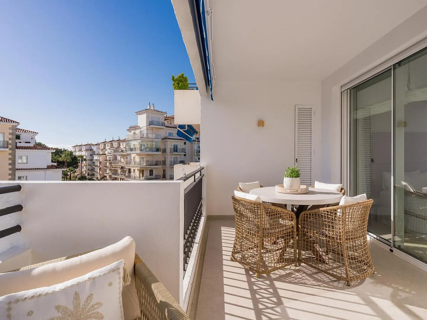 Two Bedroom Apartment - Sea View 마르베야