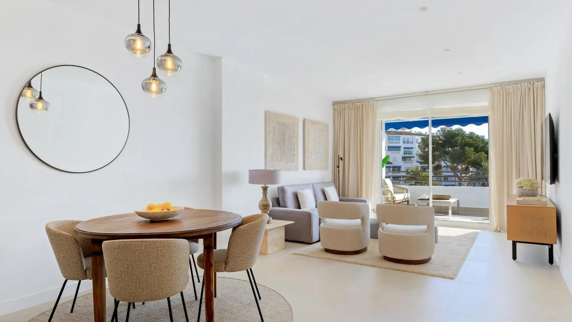 Two Bedroom Apartment - Sea View 마르베야