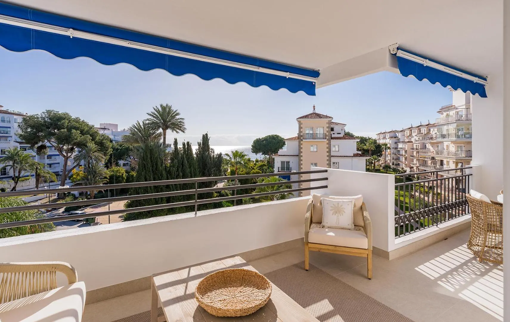 Two Bedroom Apartment - Sea View 마르베야