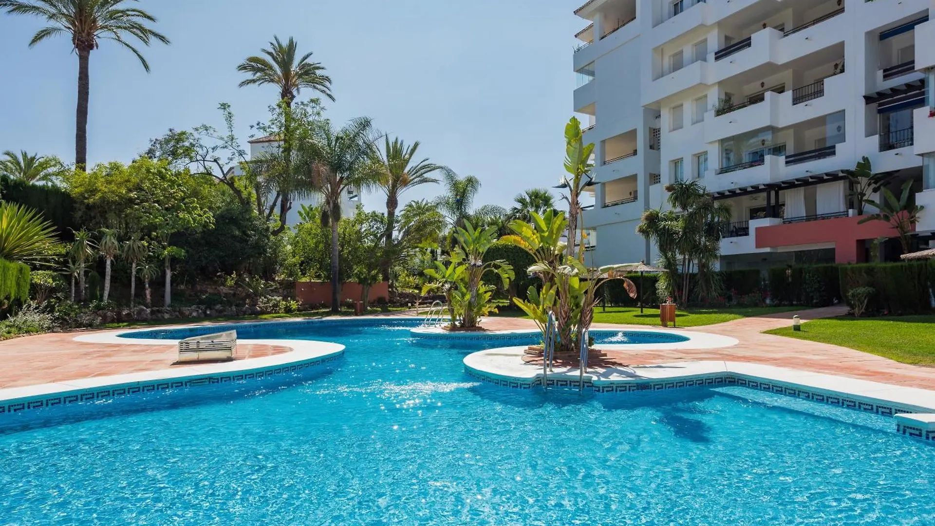 Two Bedroom Apartment - Sea View 마르베야